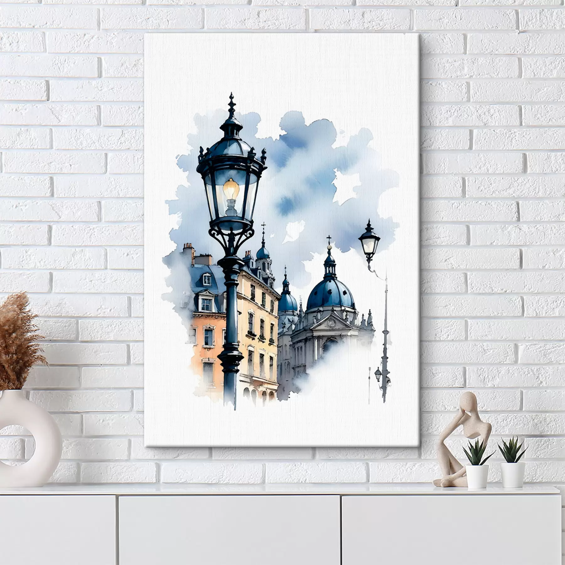 carta da parati Un lampione ornato con un edificio a forma di cupola in una giornata nuvolosa nr. s38364