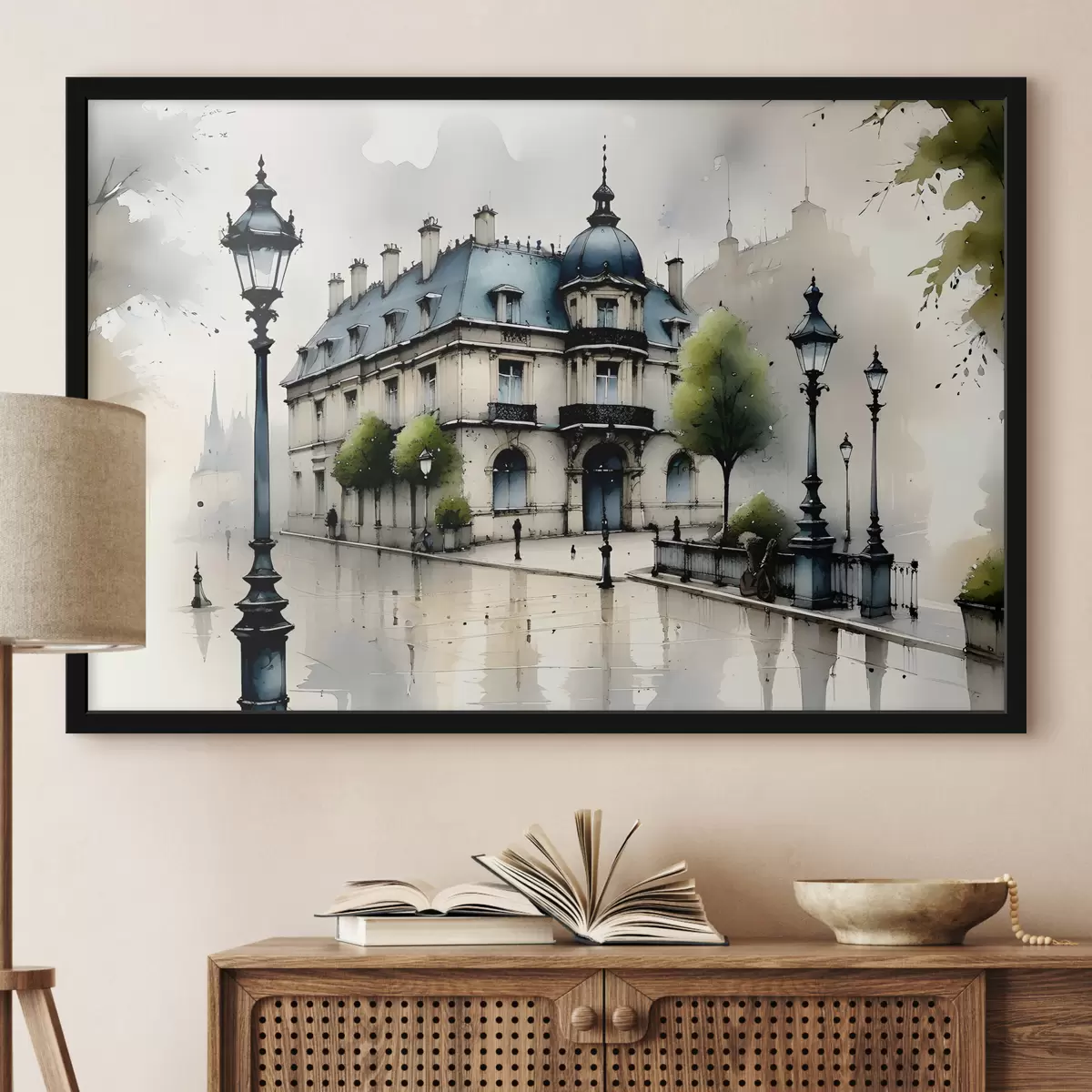 Poster Un grande edificio ad acquerello circondato da lampioni e alberi, in una giornata piovosa f39391