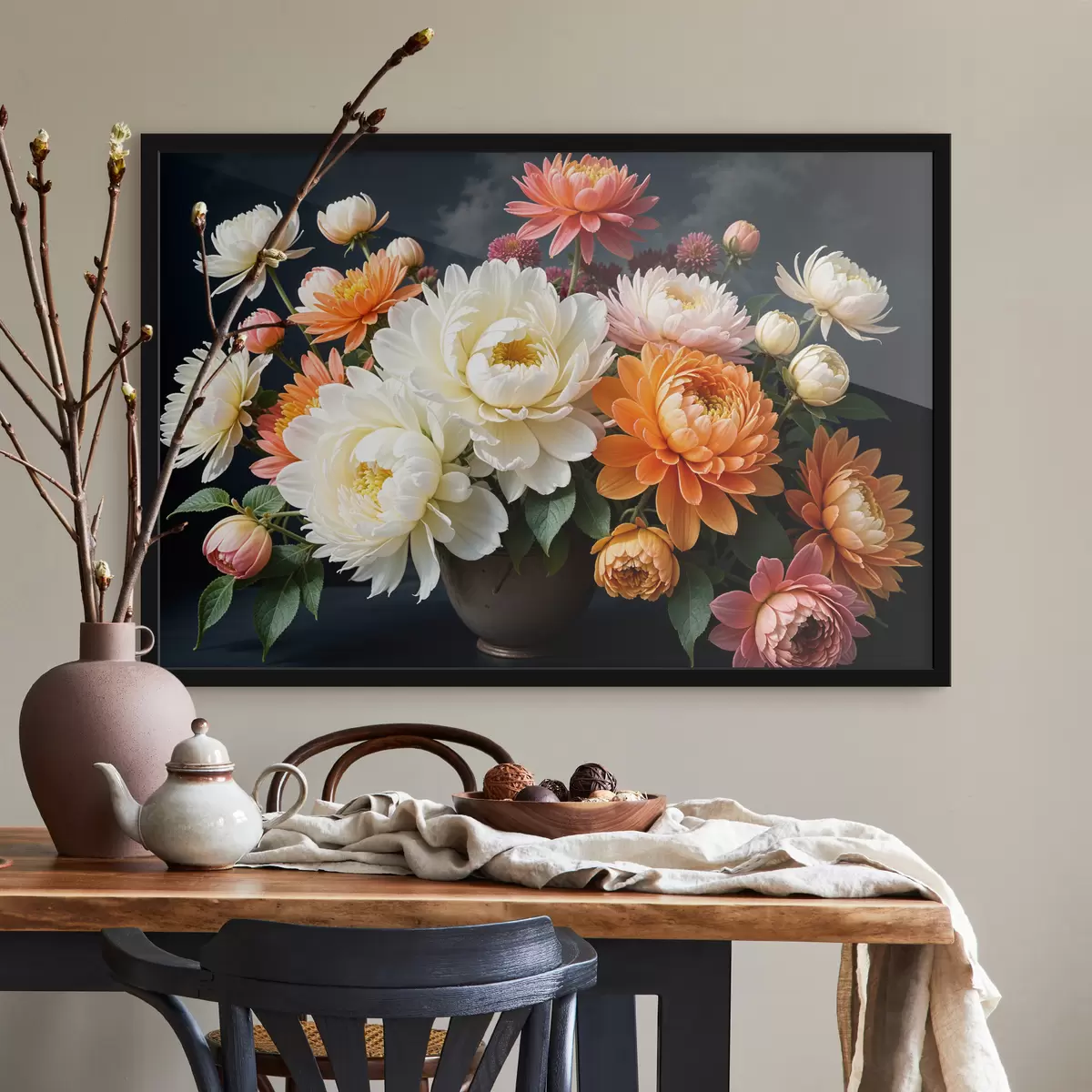 Poster Un bouquet di vivaci fiori di dalia in vari colori su uno sfondo scuro f39399