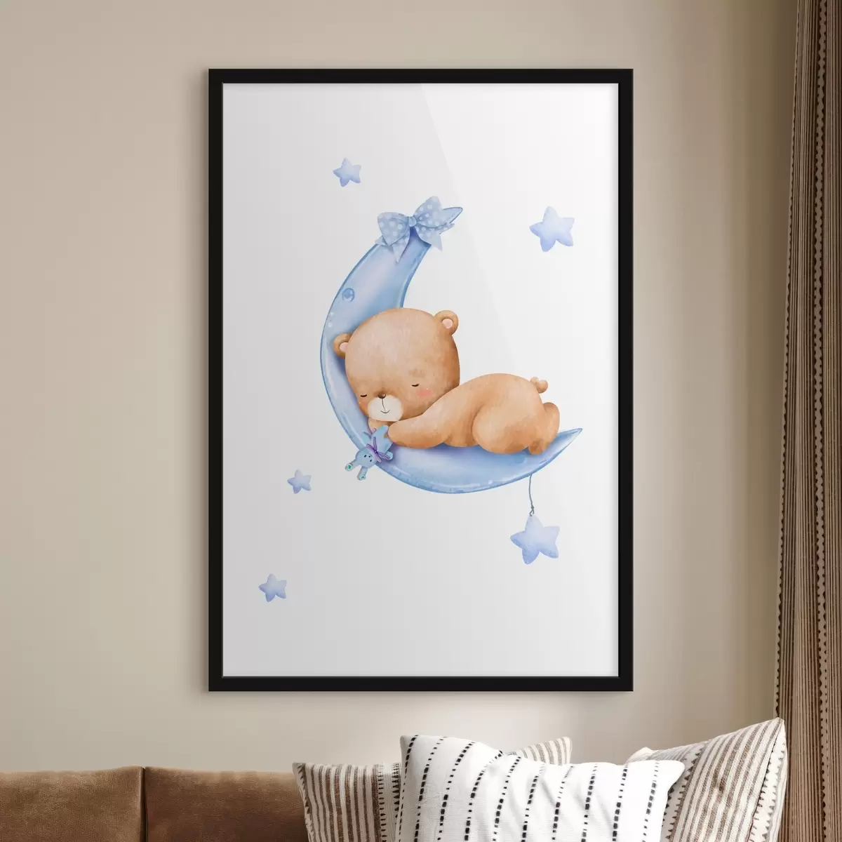 Poster Orso che dorme su una luna crescente f37917v1