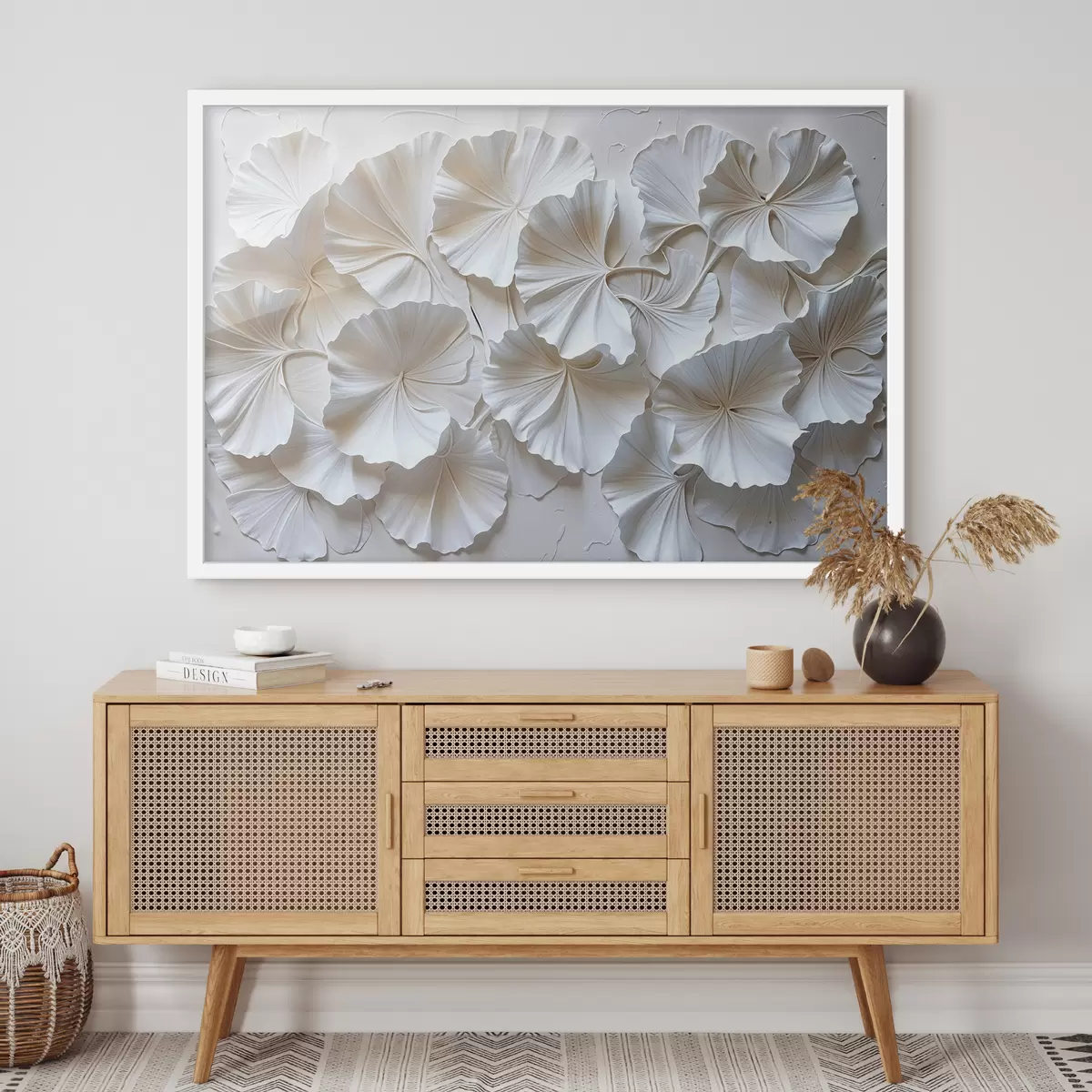 Poster Delicati fiori bianchi disposti in un motivo naturale e organico su uno sfondo chiaro f39510