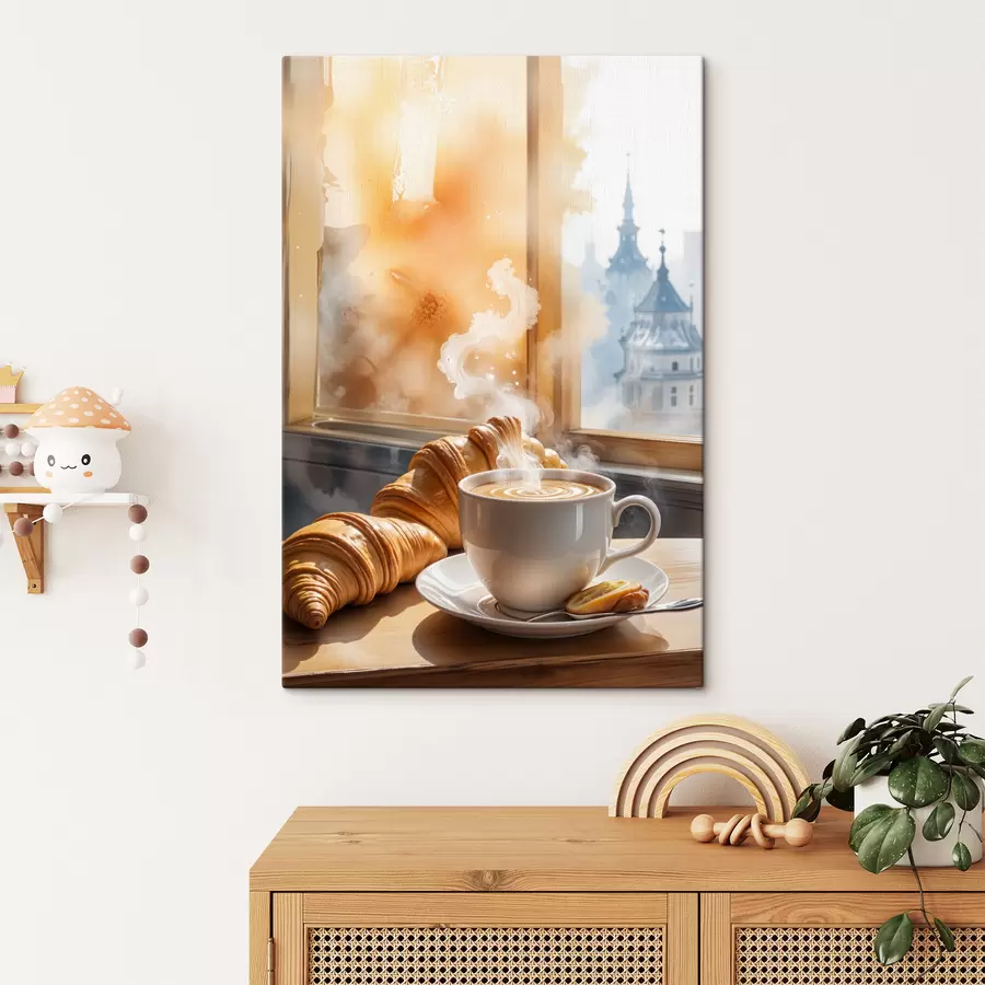 carta da parati Una tazza di caffè caldo con il vapore che sale, appoggiata su un tavolo accanto a un croissant, con vista su un edificio storico  nr. s40405
