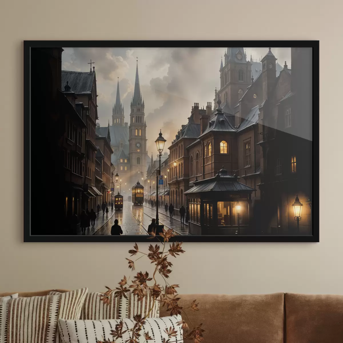 Poster Una serata piovosa in una vecchia città europea, con strade di ciottoli, edifici storici e un tram in transito f40604