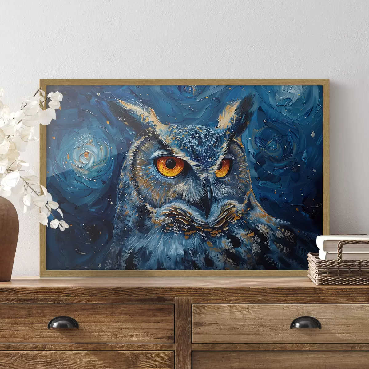 Poster Lo sguardo di un gufo di notte con un cielo in stile Van Gogh f40982
