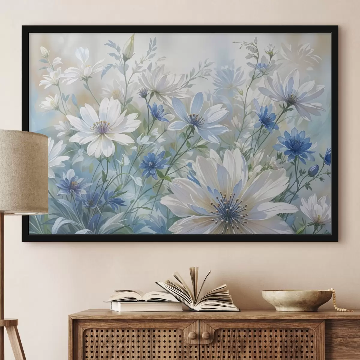 Poster Un campo di fiori bianchi e blu simili a margherite con foglie e steli verdi su uno sfondo morbido e sfocato f41086