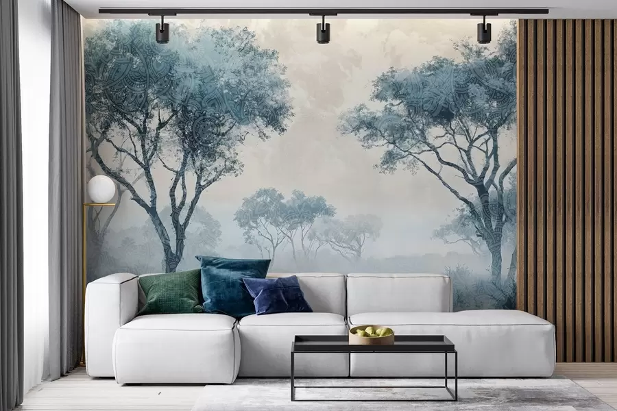 Carta da parati nature Un paesaggio nebbioso e sereno con alberi in primo piano e una nebbia soffice nei toni del blu e del beige 