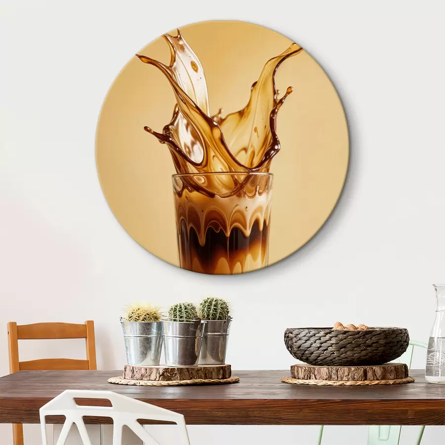 carta da parati Un bicchiere pieno di caffè con un effetto schizzo drammatico che crea un'immagine astratta e dinamica nr. r40165