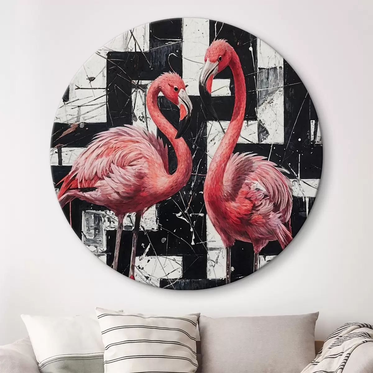 Quadri rotondi Due fenicotteri rosa in piedi davanti a un dipinto artistico di sfondo astratto bianco e nero r38954