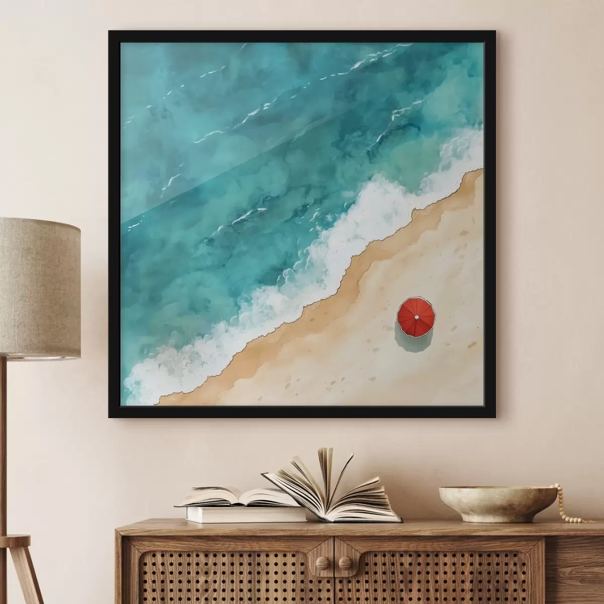 Poster Una spiaggia di sabbia con il mare e un ombrellone rosso, vista dall'alto f42040