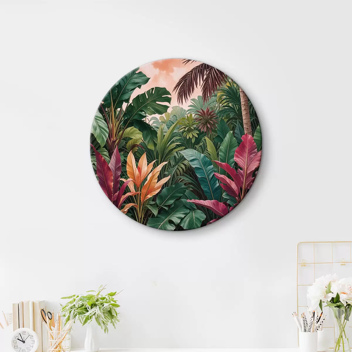 Quadri rotondi Una lussureggiante giungla tropicale con foglie verdi vivaci, fronde di palma e fiori colorati r38817