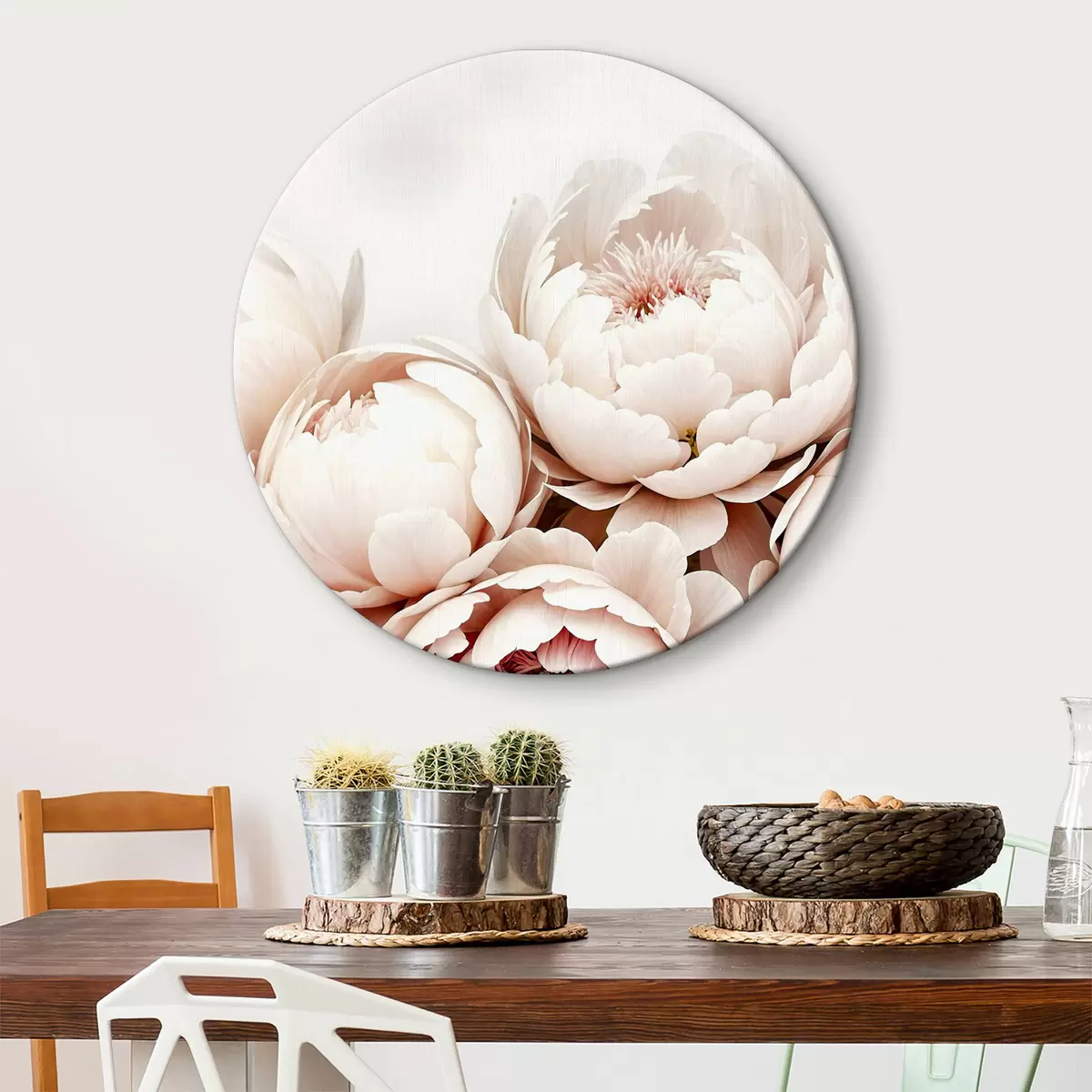 Quadri rotondi Un primo piano di diversi grandi fiori di peonia rosa pallido con petali morbidi e delicati su uno sfondo chiaro r38894