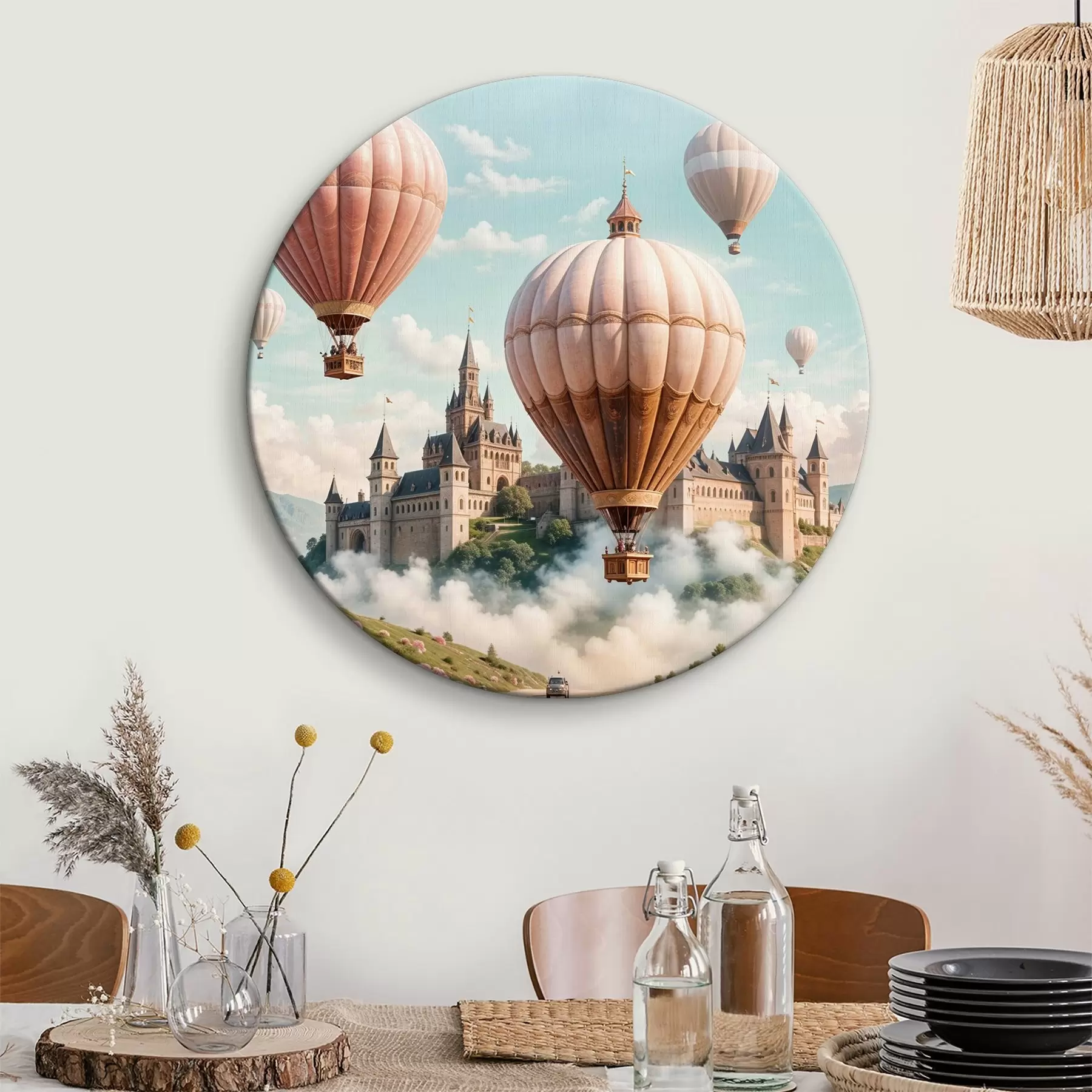 carta da parati Un castello fantastico circondato da mongolfiere rosa che fluttuano in un cielo nuvoloso sopra un paesaggio verde e lussureggiante nr. r39387