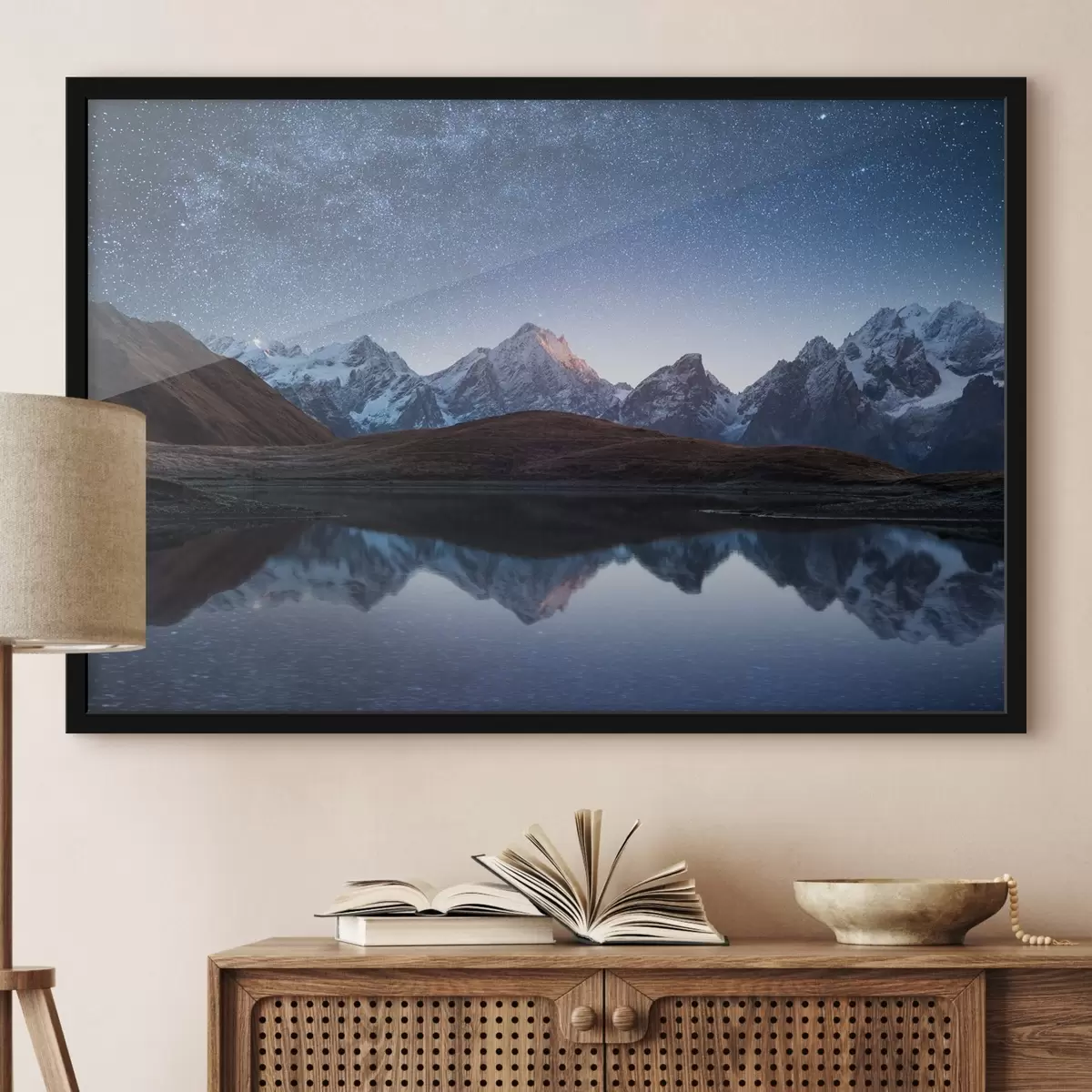 Poster Paesaggio notturno con lago di montagna e cielo stellato f35372