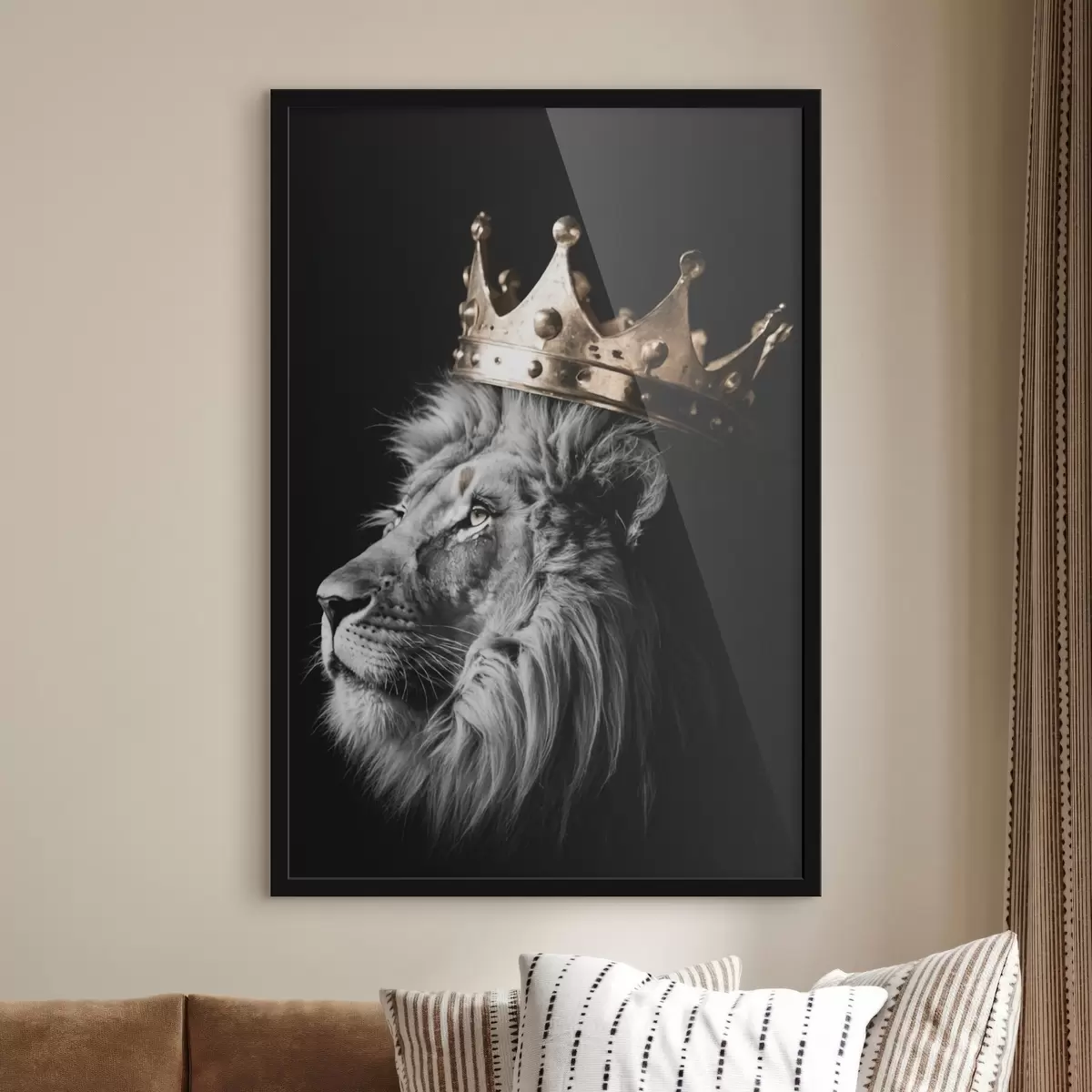 Poster Leone con corona su sfondo scuro f42096