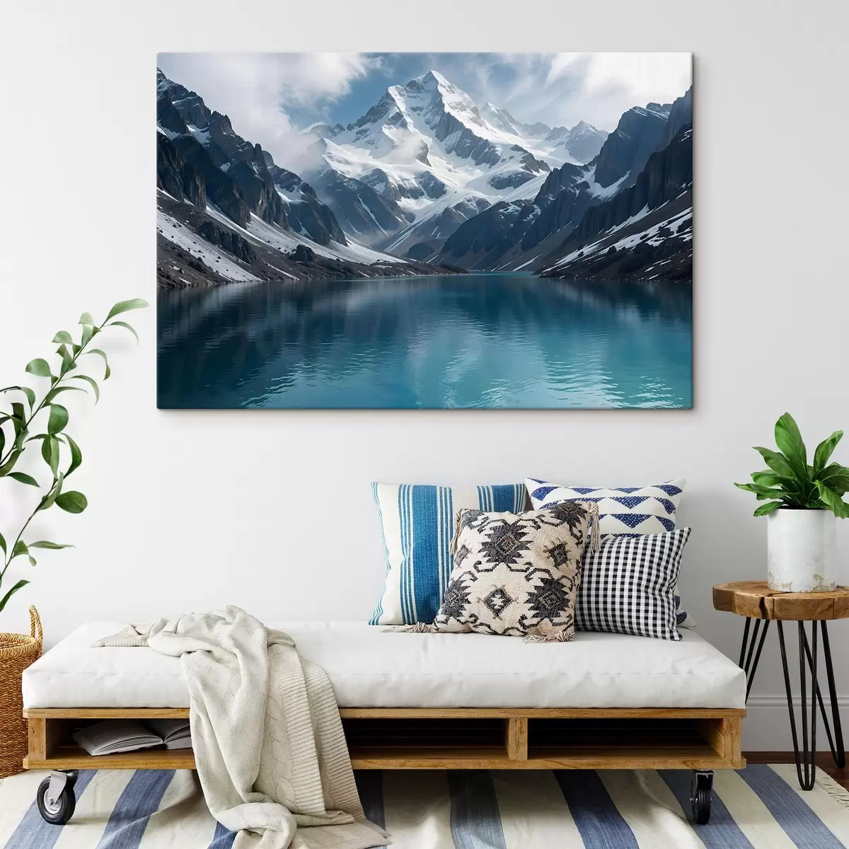 carta da parati Una vetta innevata che si riflette in un lago sereno e turchese, circondato da un terreno roccioso e da nuvole spettacolari nr. s42232