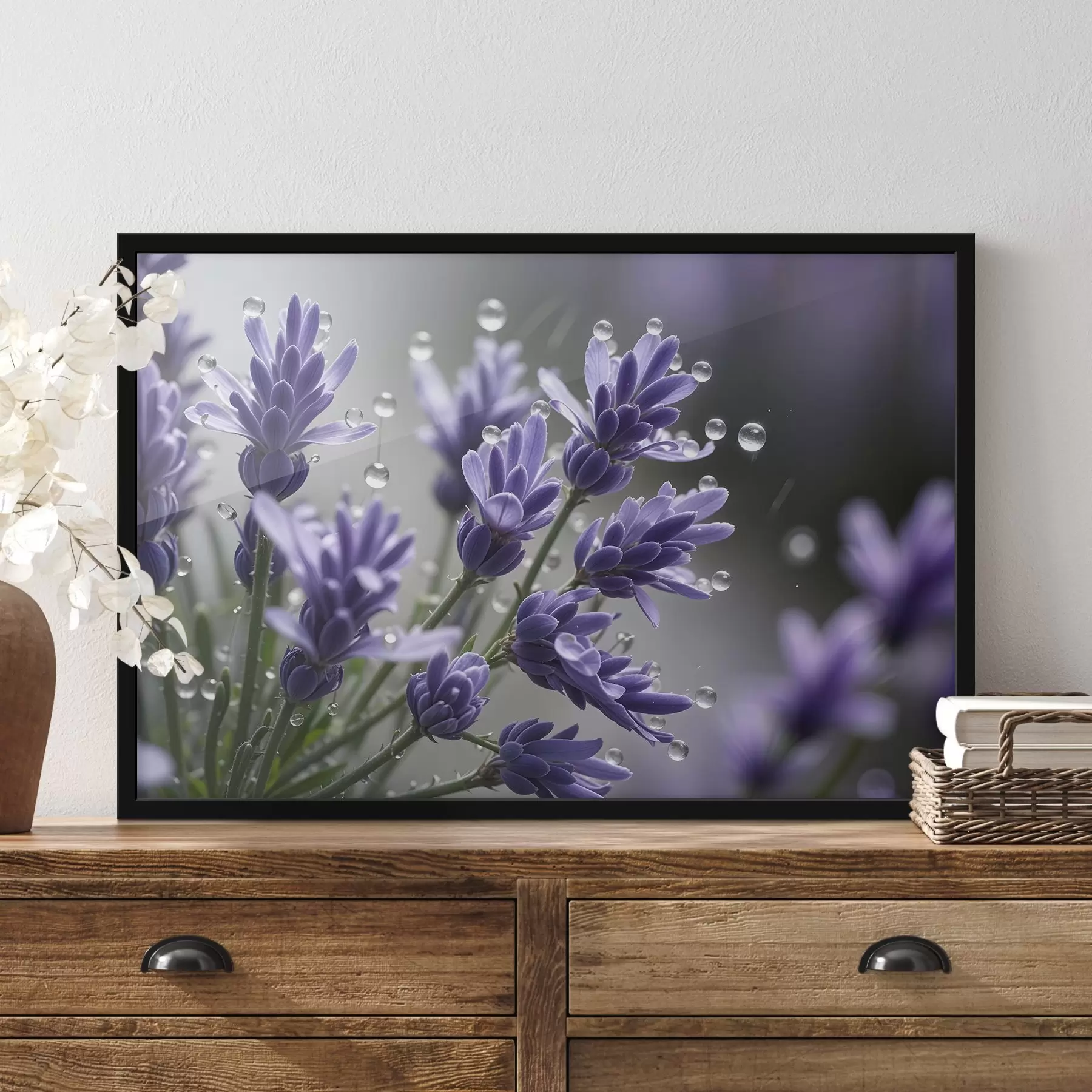 carta da parati Fiori di lavanda viola con gocce d'acqua sui petali, su sfondo sfocato nr. f42229