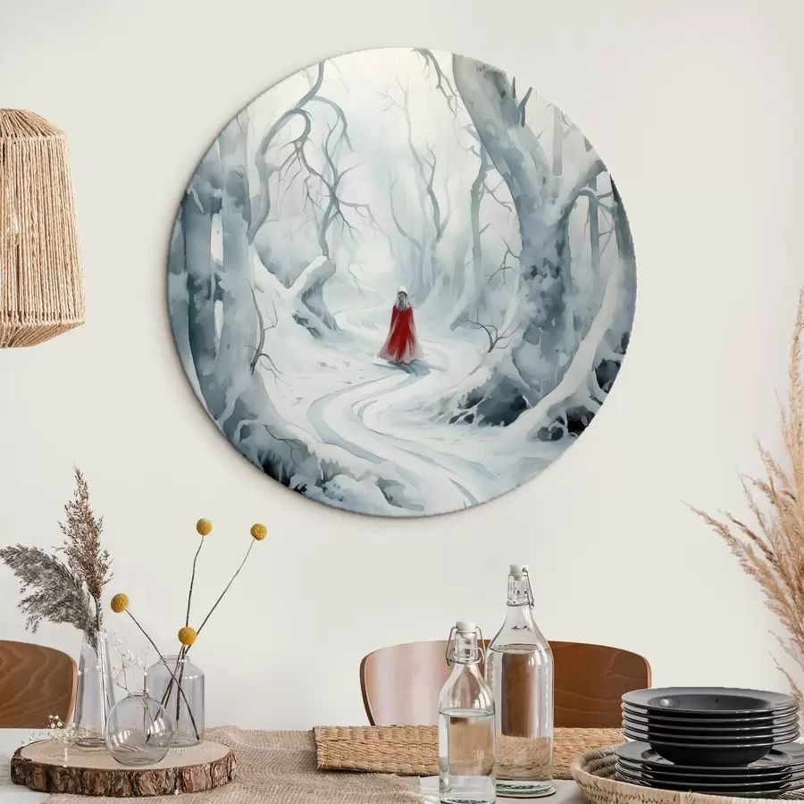 carta da parati Un uomo con un cappotto rosso nel bel mezzo di una foresta invernale nr. r41438