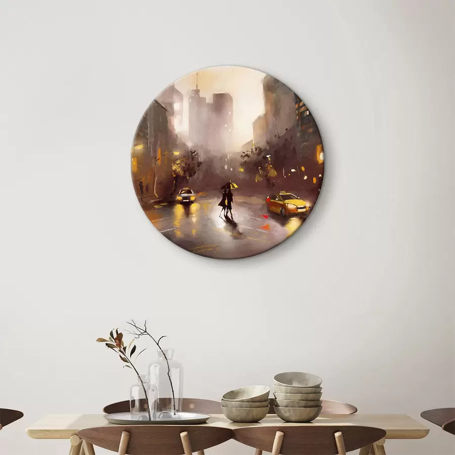 carta da parati Persona con ombrello che cammina su una strada bagnata con auto ed edifici nr. r36600