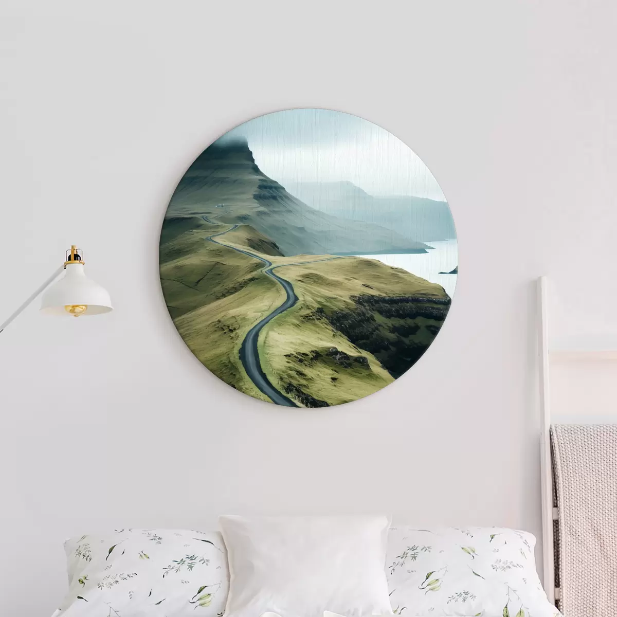 Quadri rotondi Paesaggio stradale minimalista nelle Isole Faroe in riva al mare r40726