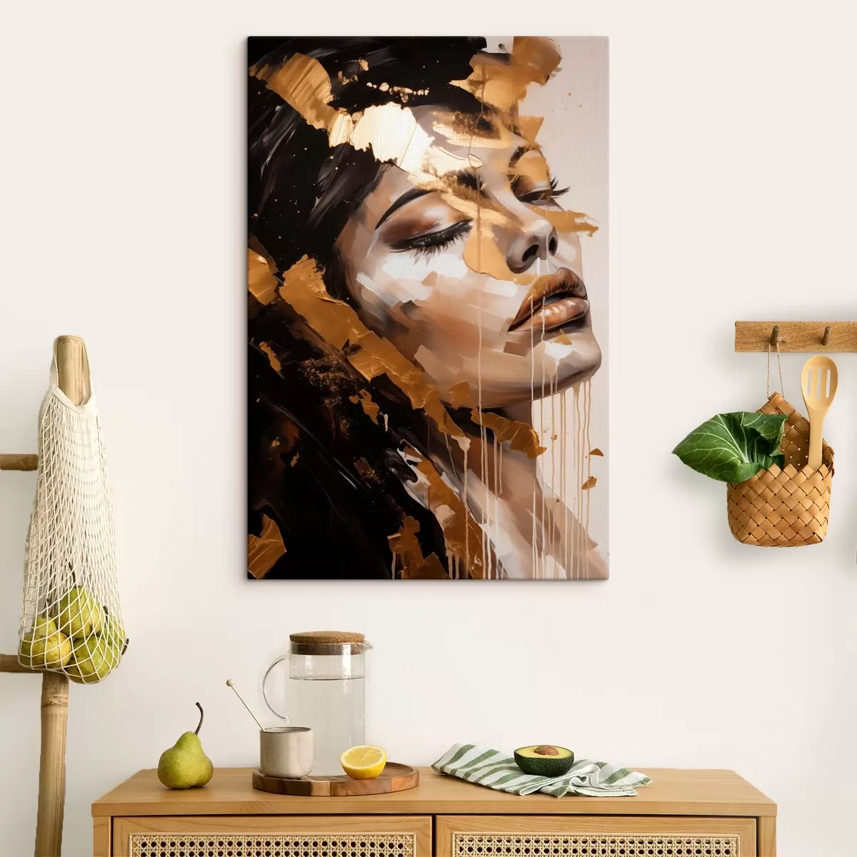 carta da parati Un ritratto astratto di una donna dall'espressione morbida del viso, reso con toni caldi e pennellate dinamiche che aggiungono profondità ed emozione. nr. s42627