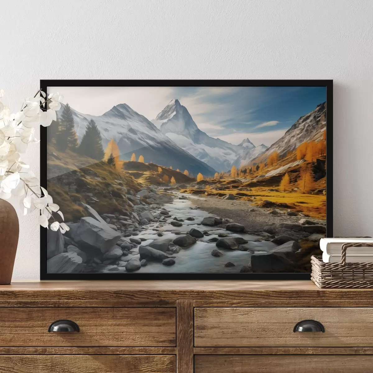 Poster Paesaggio montano autunnale con un fiume impetuoso, alberi e una maestosa vetta sullo sfondo di un cielo limpido. f42564