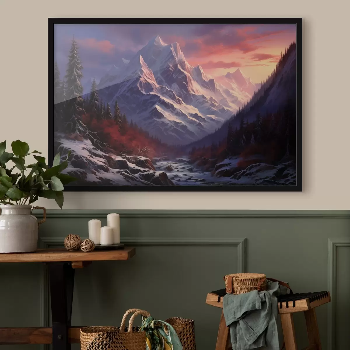 Poster Un paesaggio montano mozzafiato al tramonto con cime innevate, pini scuri e morbide sfumature rosa-viola nel cielo. f42566