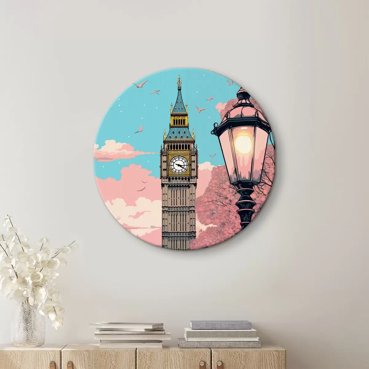 Quadri rotondi Una vista del Big Ben con alberi rosa primaverili, un cielo blu brillante e un lampione vintage in primo piano. r42578