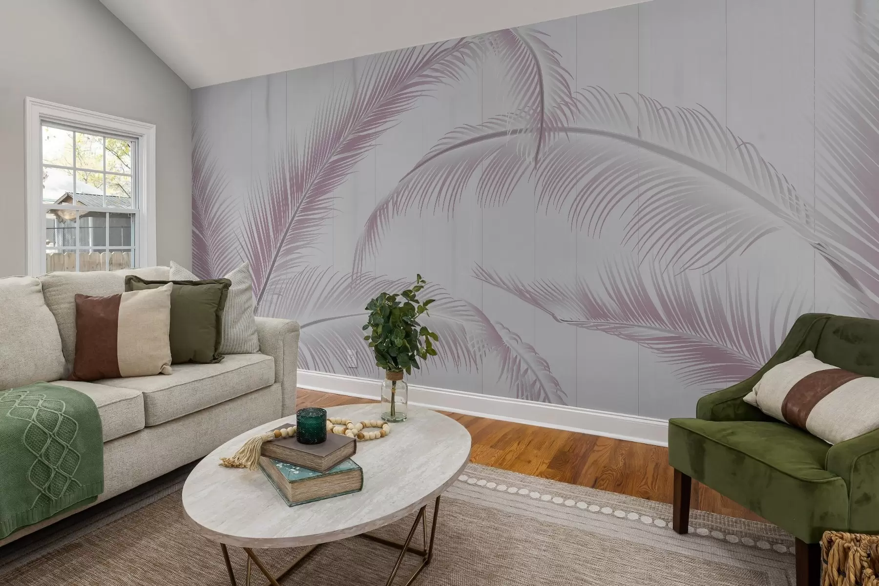 Carta da parati Tropici della Foresta Grande motivo di piume nei toni del rosa tenue su uno sfondo chiaro con linee verticali per un tocco di eleganza n. w08685v3