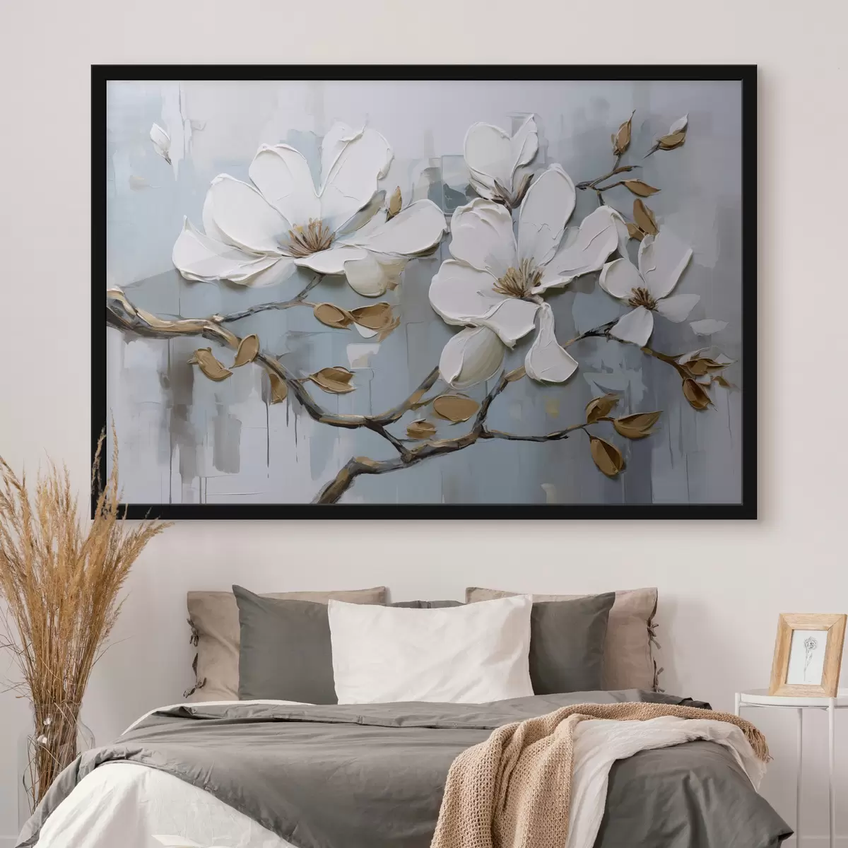 Poster Fiori di magnolia bianchi con petali strutturati e foglie marroni su uno sfondo blu morbido imitazione pittura ad olio f42711