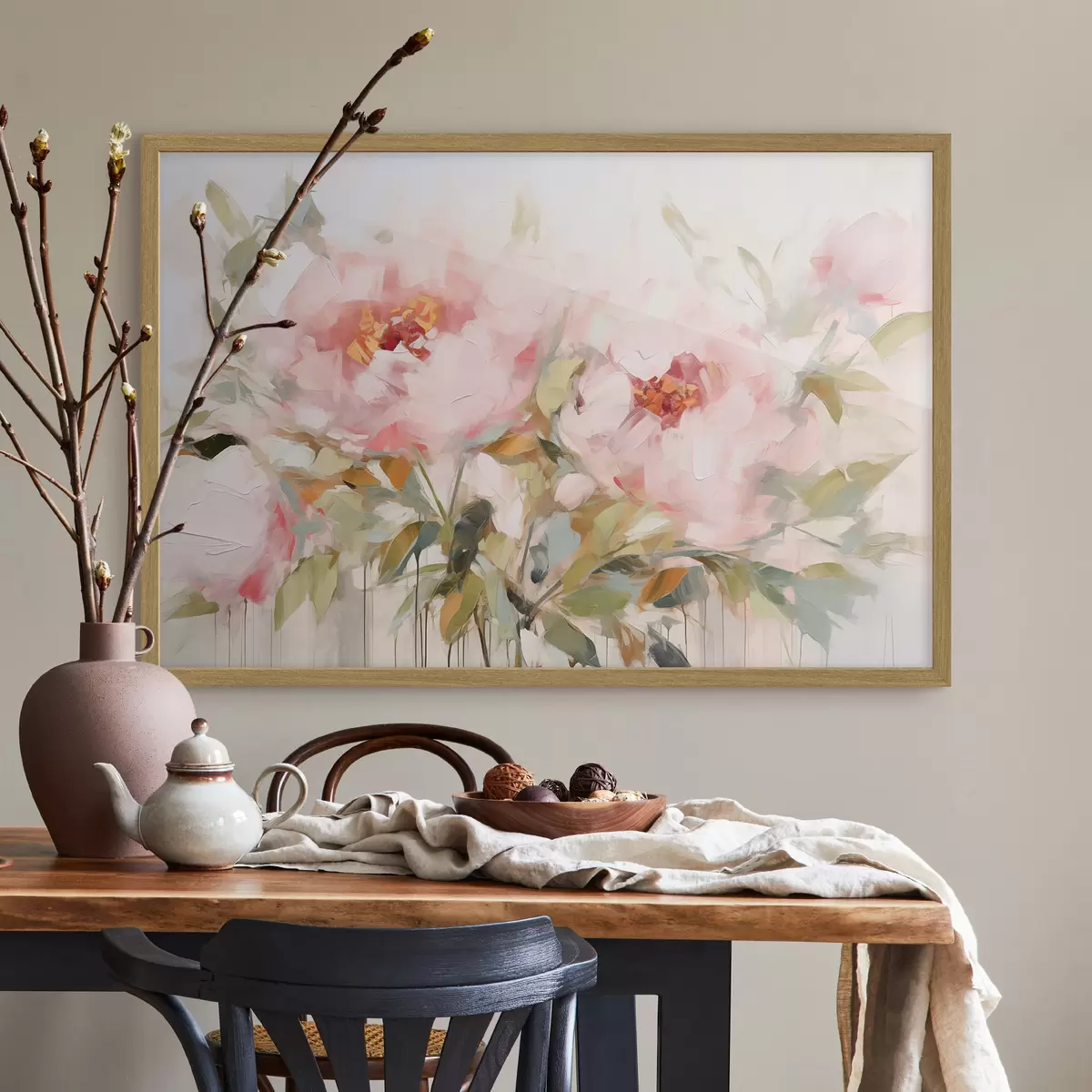 Poster Dipinto a olio che imita grandi peonie rosa con petali morbidi e centri gialli, circondate da foglie verdi f42720