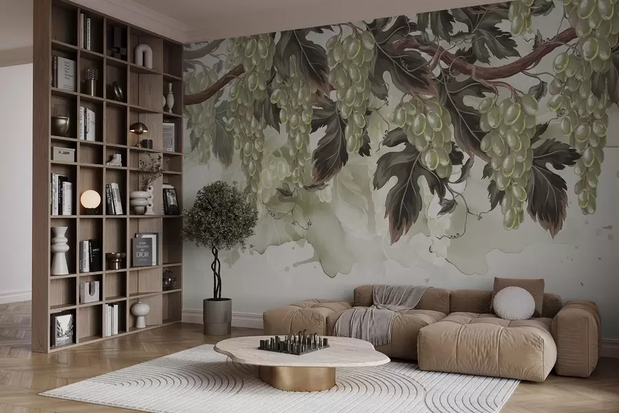 Carta da parati nature Uva appesa a una vite con foglie verdi, su uno sfondo chiaro con texture acquerellata 