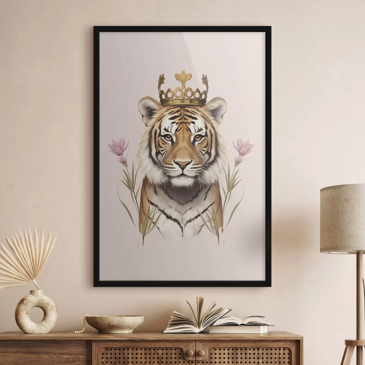 Poster Tigre con corona d'oro, sfondo rosa, fiori di tulipano f42782