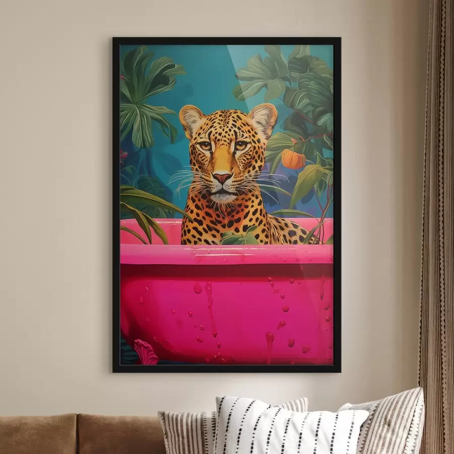 carta da parati Un leopardo in una vasca da bagno rosa tra piante esotiche nr. f43135