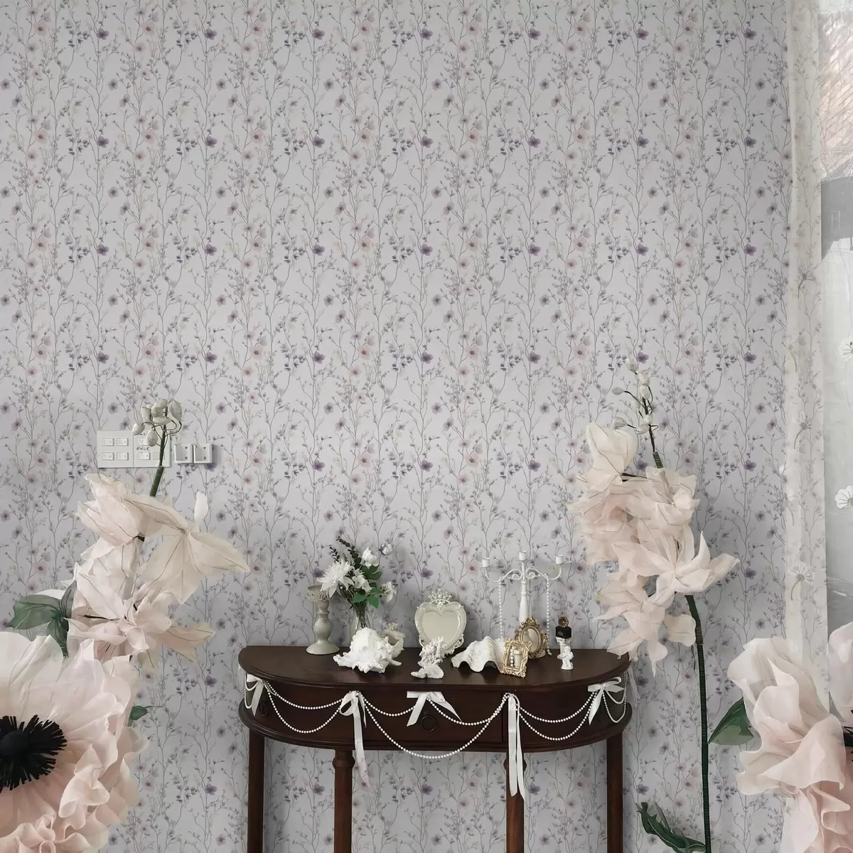 Carta da parati Piccoli fiori di campo con steli sottili su sfondo chiaro a00003