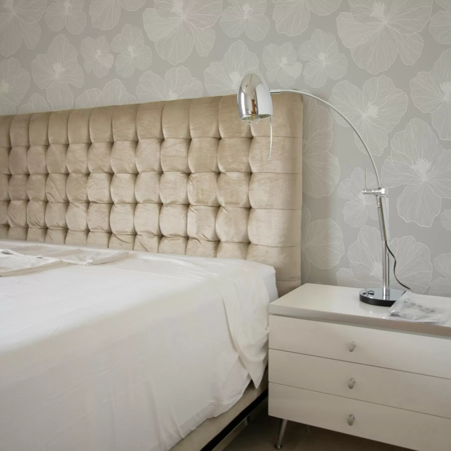 carta da parati Grandi fiori su sfondo grigio nr. a00068