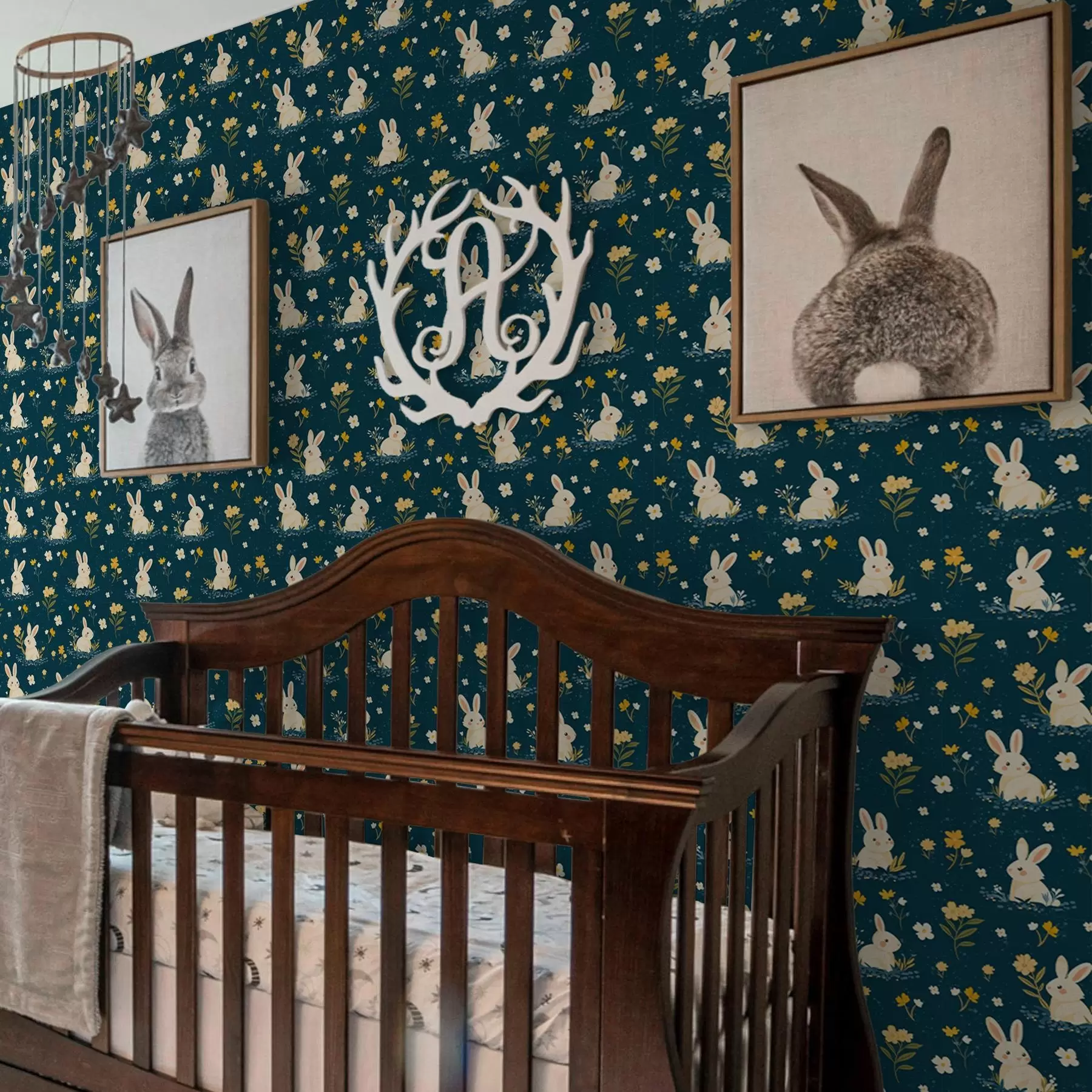 carta da parati Conigli tra erba e fiori su sfondo scuro nr. a00080