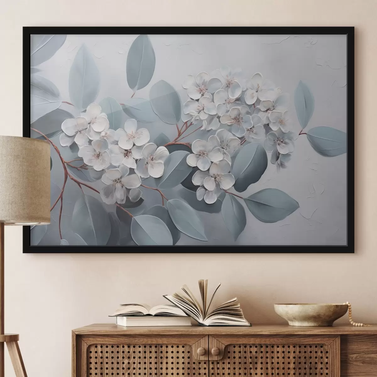 Poster Un ramo di fiori di ortensia bianca in piena fioritura, con foglie blu su uno sfondo grigio chiaro, stile pittura ad olio f43391
