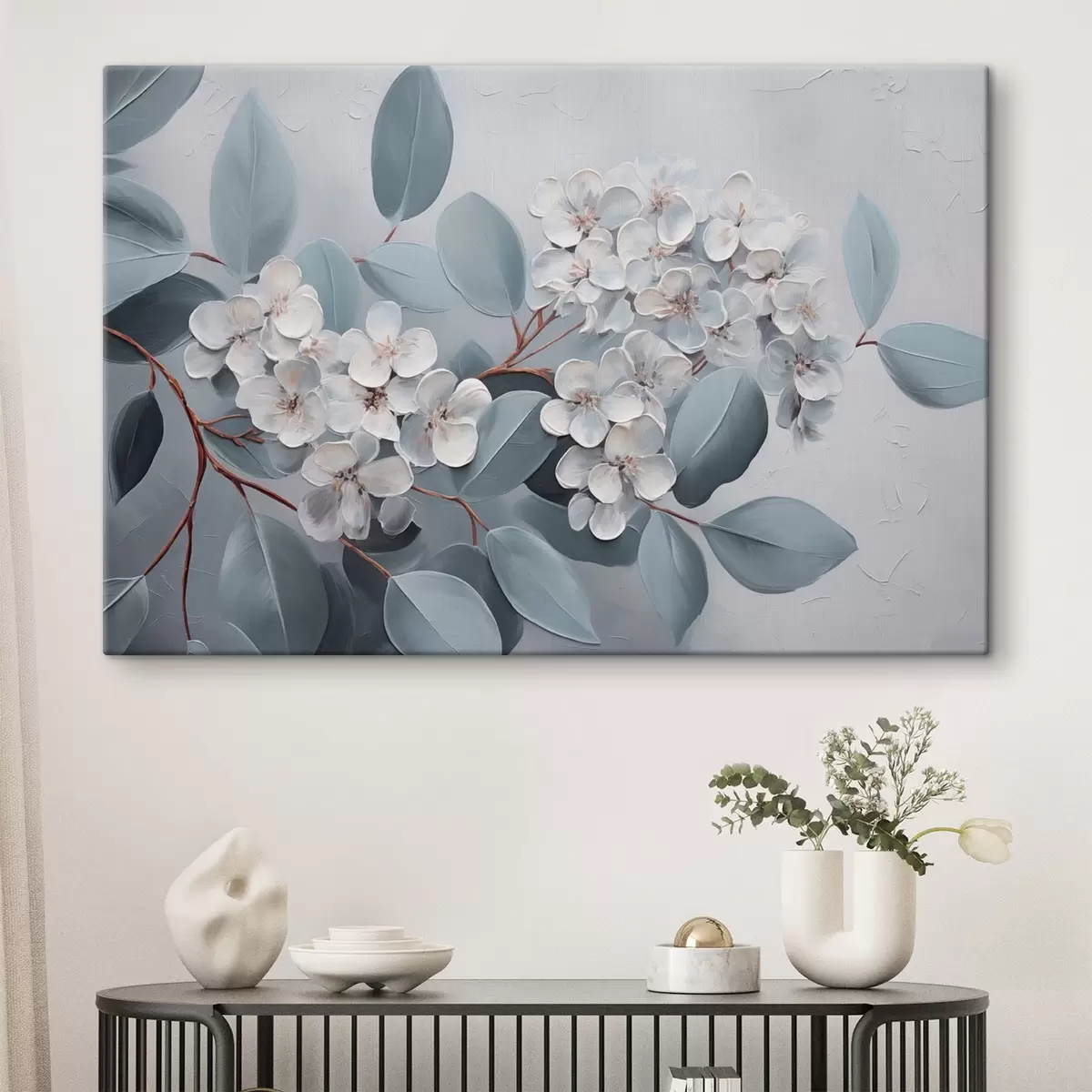 carta da parati Un ramo di fiori di ortensia bianca in piena fioritura, con foglie blu su uno sfondo grigio chiaro, stile pittura ad olio nr. s43391