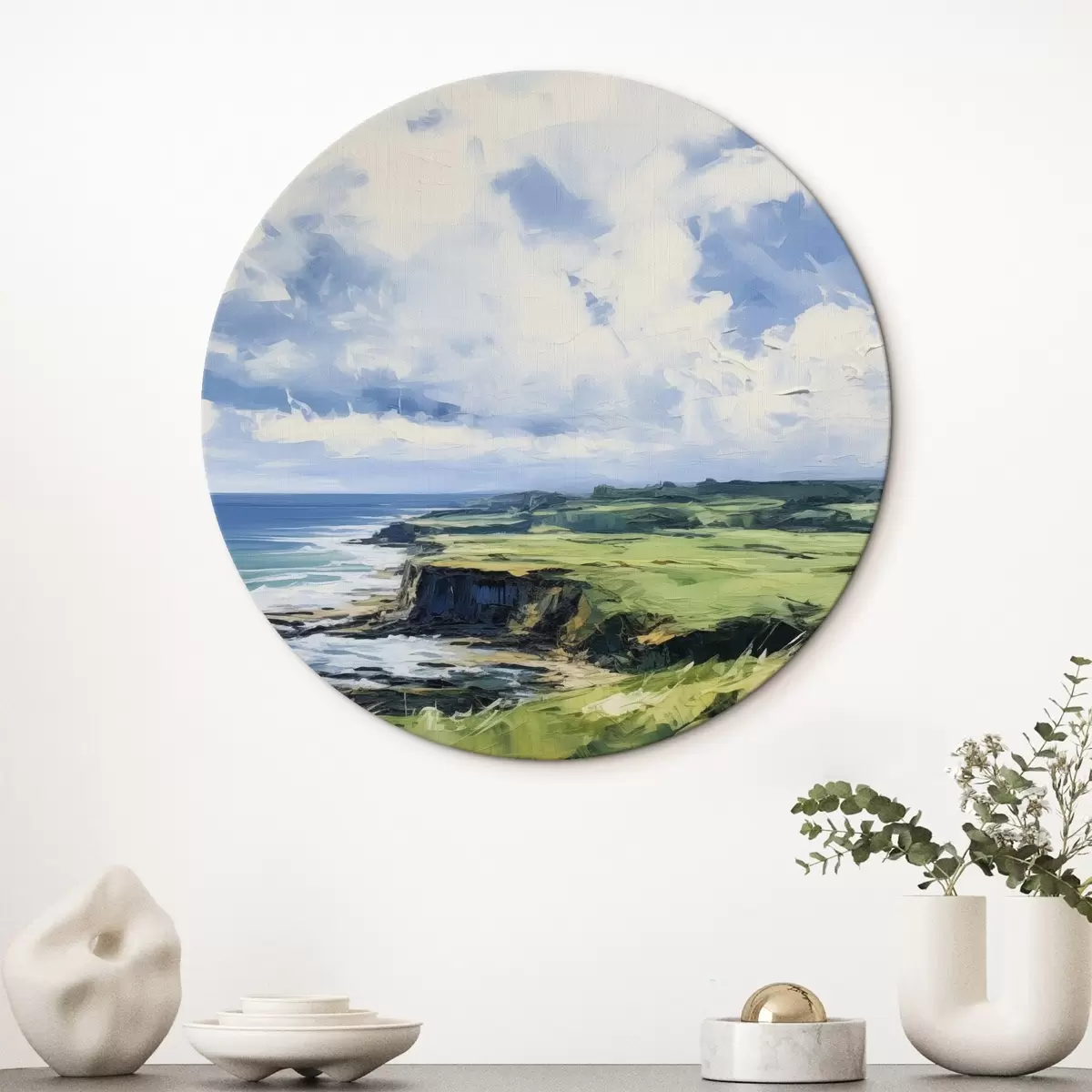 Quadri rotondi Campo verde con una scogliera sulla costa, mare blu con le onde, cielo nuvoloso, minimalista moderna pittura ad olio imitazione r43406