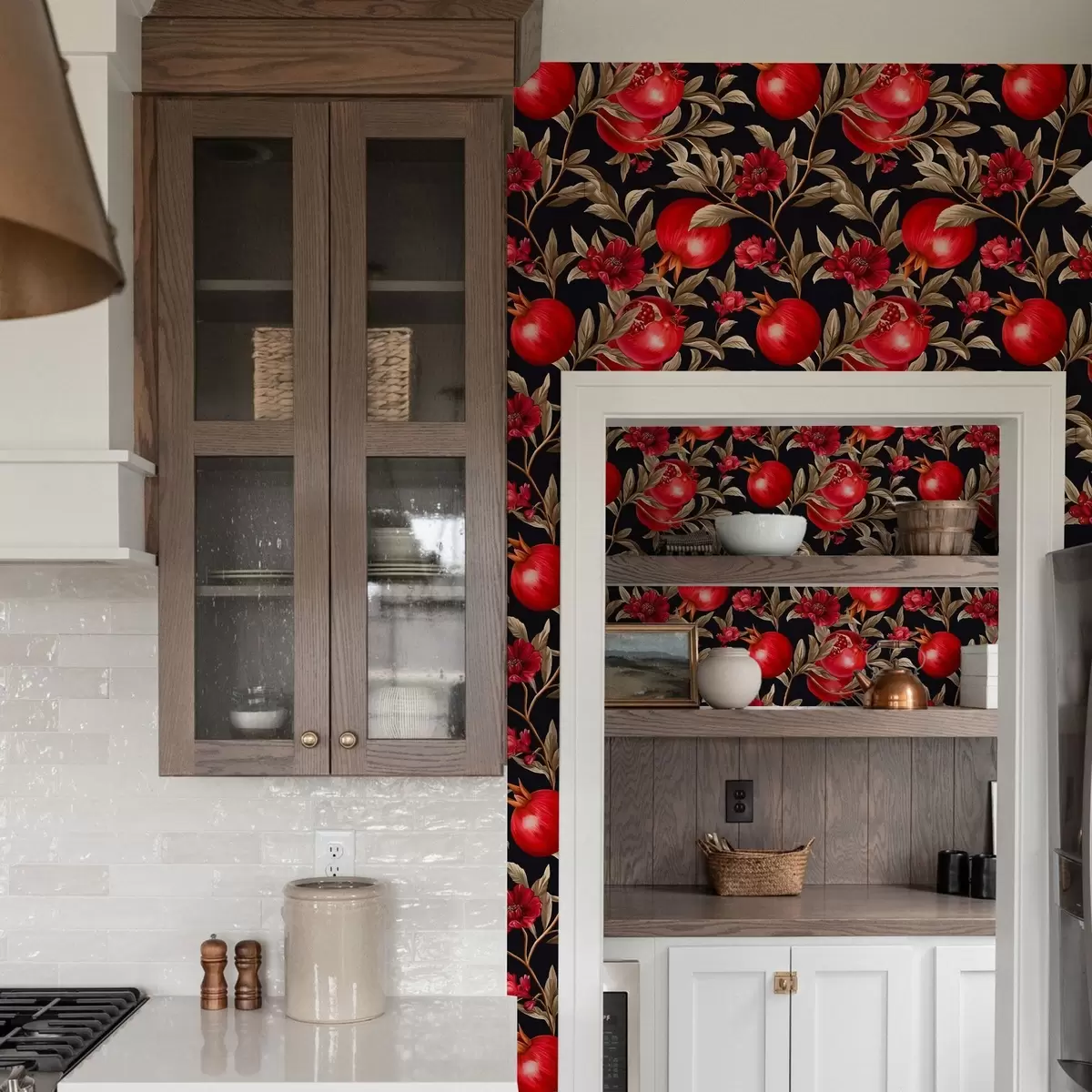 Carta da parati Melograni e fiori su sfondo scuro in stile mediterraneo a00115