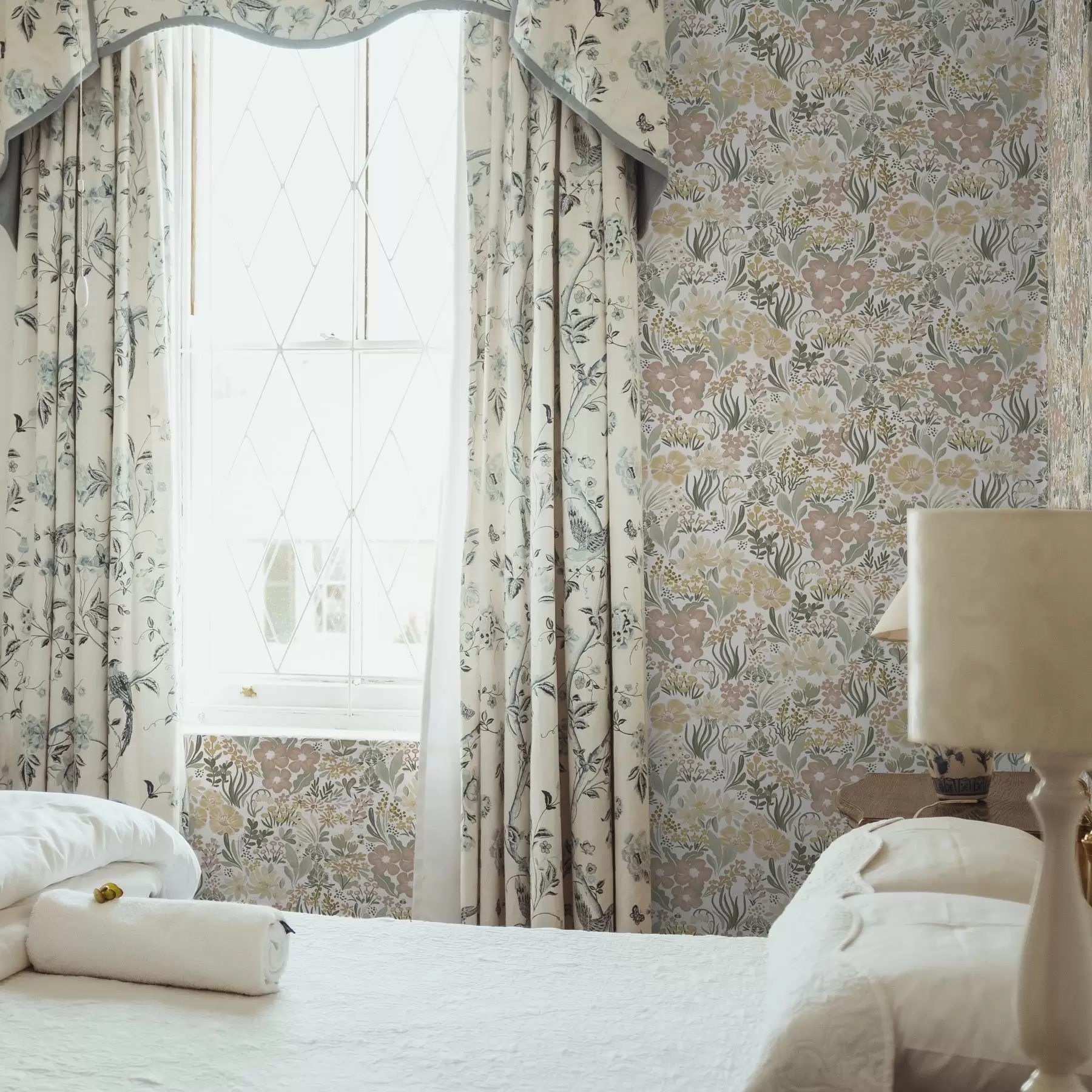 carta da parati Fiori di campo acquerellati su sfondo crema nr. a00154