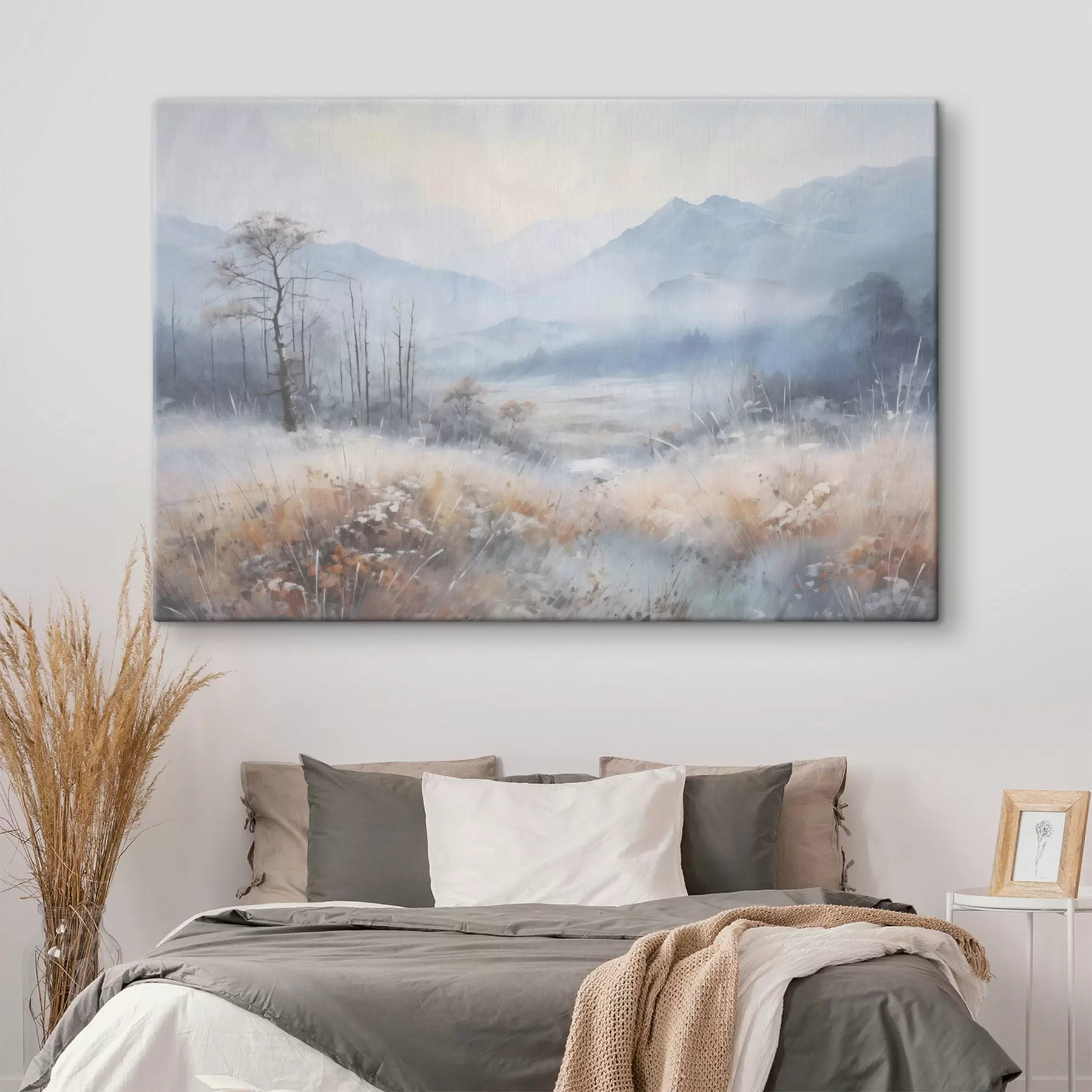 carta da parati Paesaggio strutturato con montagne, erba secca e una foresta, colori tenui nr. s44402