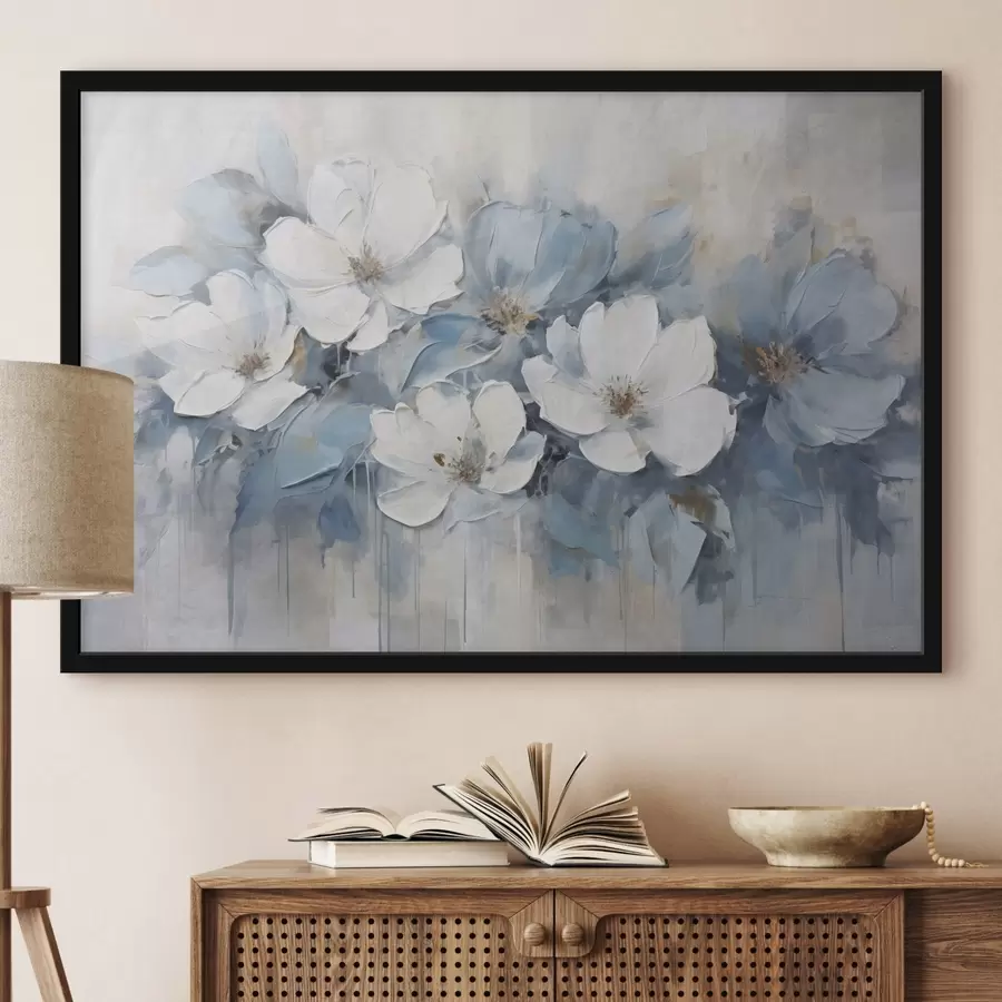 carta da parati Fiori bianchi con foglie blu, su sfondo beige chiaro, con pennellate visibili nr. f44395