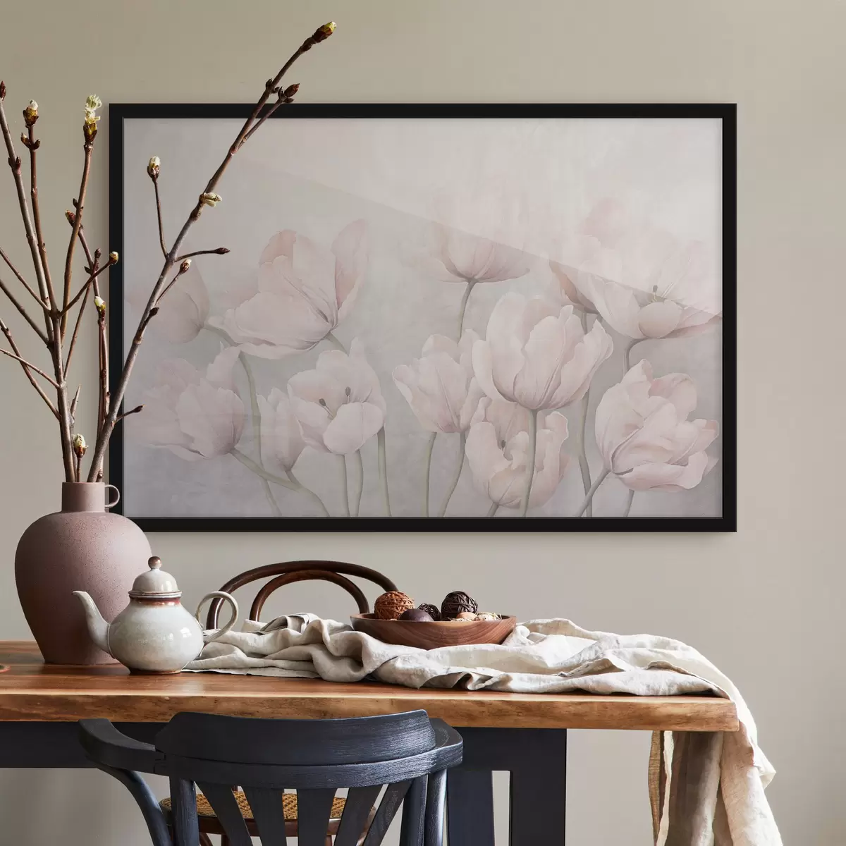 Poster Tulipani rosa vintage con steli lunghi, colori tenui e tenui, sfondo grigio chiaro f44407