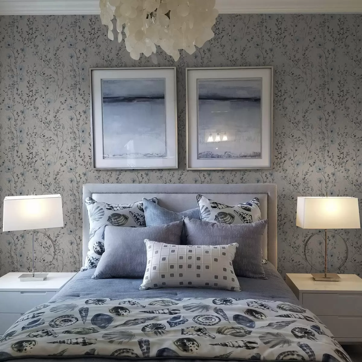 Carta da parati Floristica acquerellata blu e grigia su sfondo neutro a00198