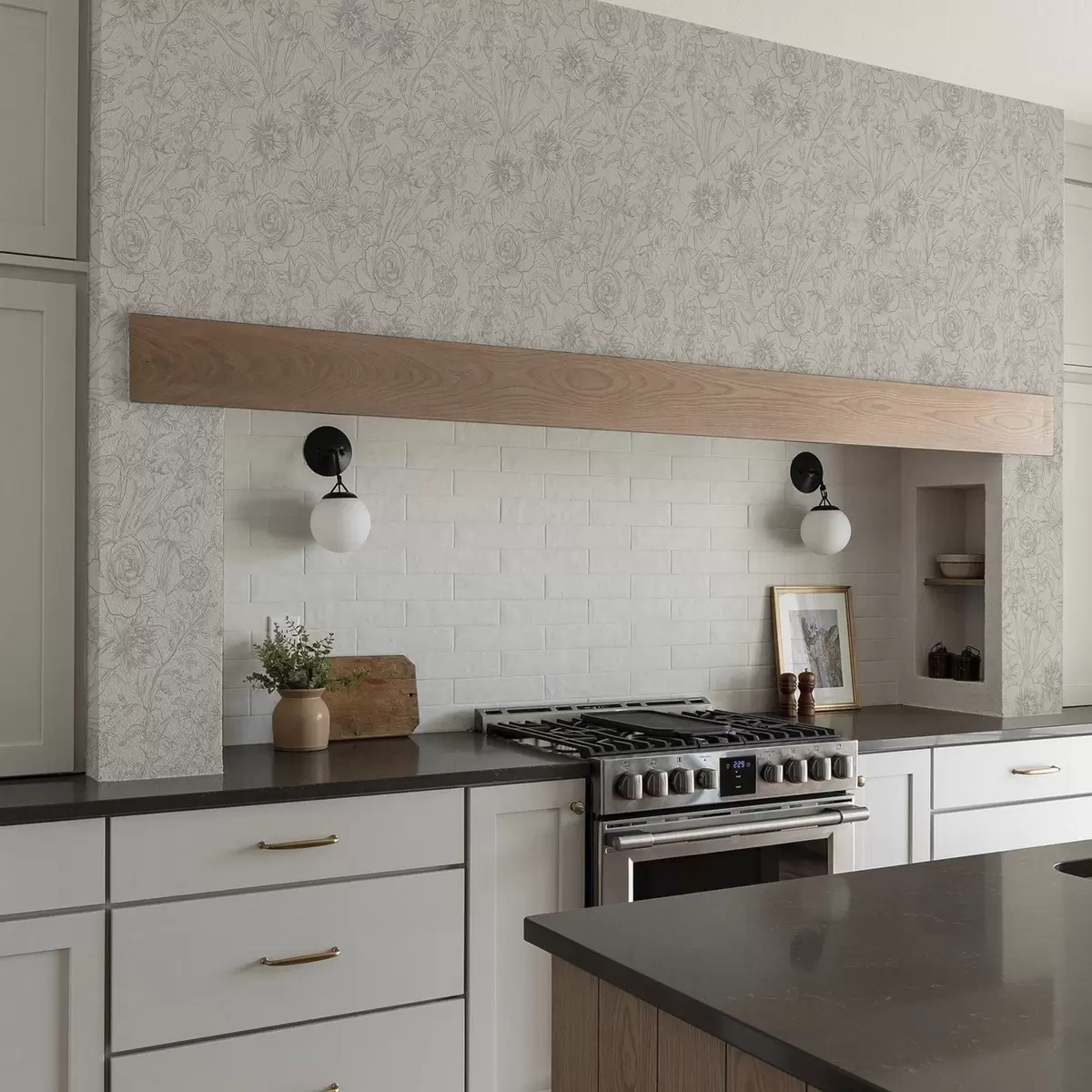 Carta da parati Fiori di contorno su sfondo crema, delicato motivo floreale a00218