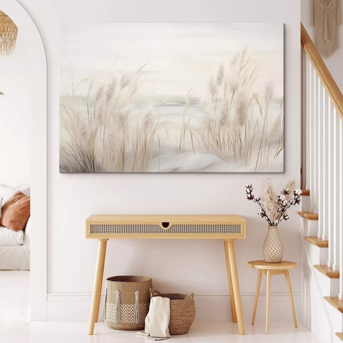 carta da parati Canne beige in primo piano, con teste di semi, morbide e delicate, uno sfondo sfocato e un cielo chiaro nr. s44851