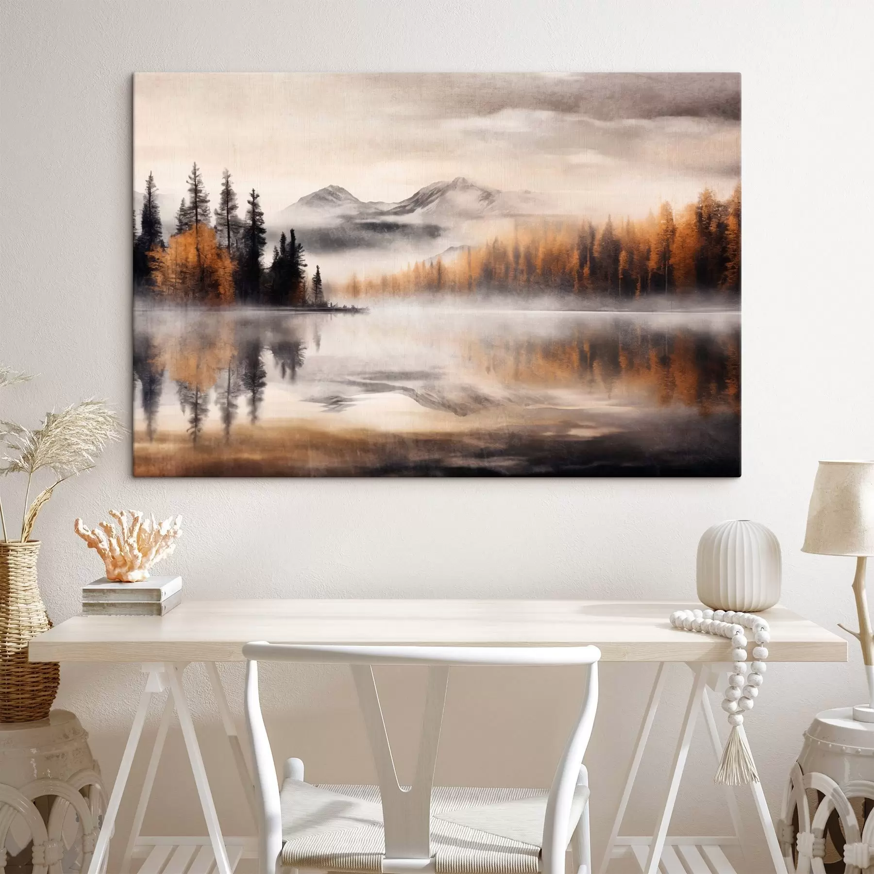 carta da parati Un paesaggio lacustre dalla texture nebbiosa con pini e montagne, cielo grigio e nuvoloso  nr. s44856