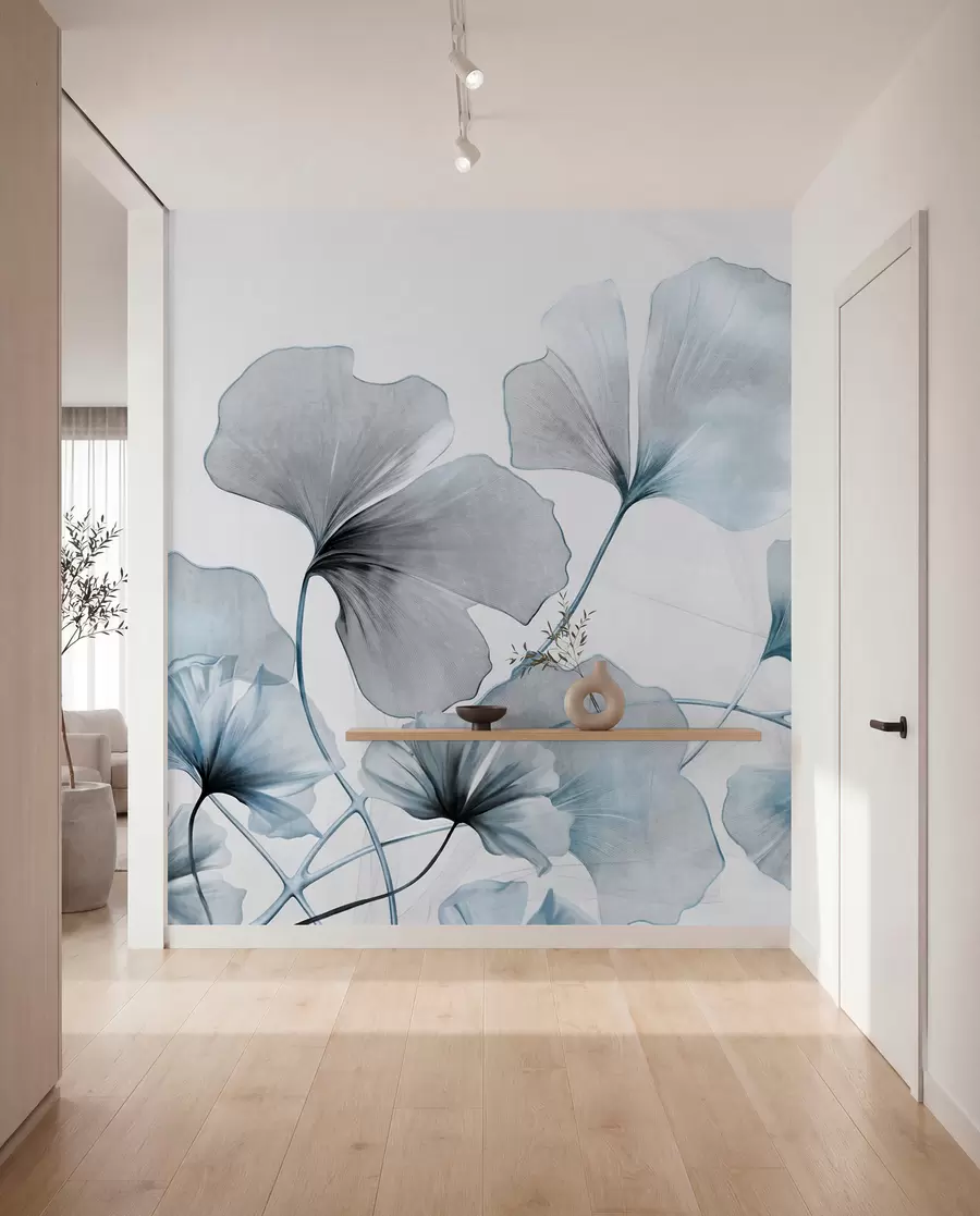 Carta da parati nature Foglie di Ginkgo biloba nei toni tenui del blu e del grigio, delicato effetto acquerello, sfondo chiaro 