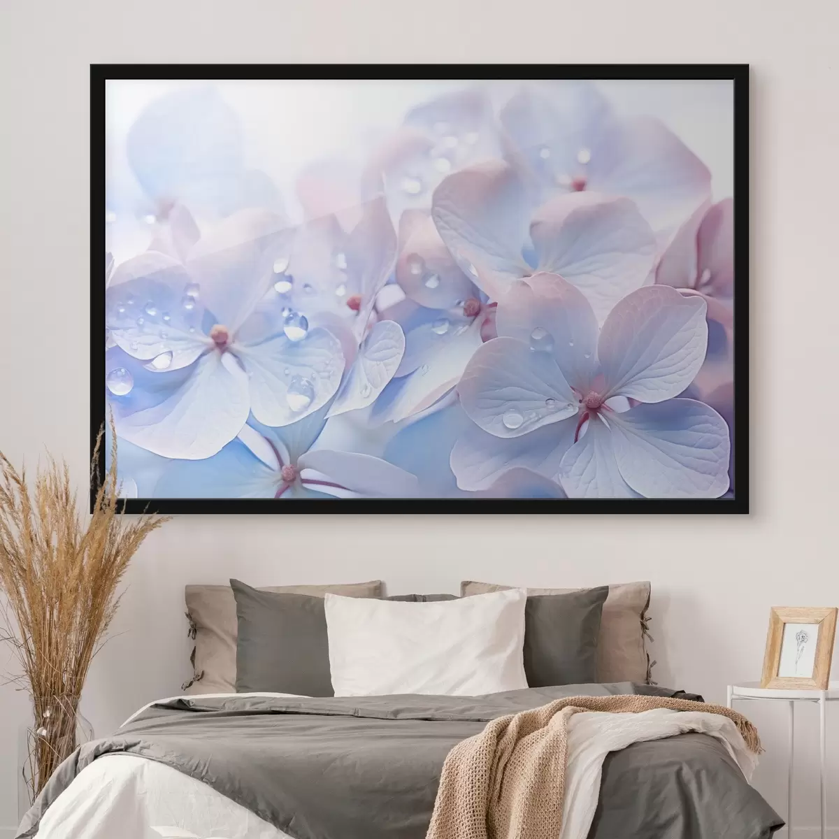 Poster Fiori di ortensia con gocce d'acqua sui delicati petali, colori tenui e pastello, azzurro e rosa f44929